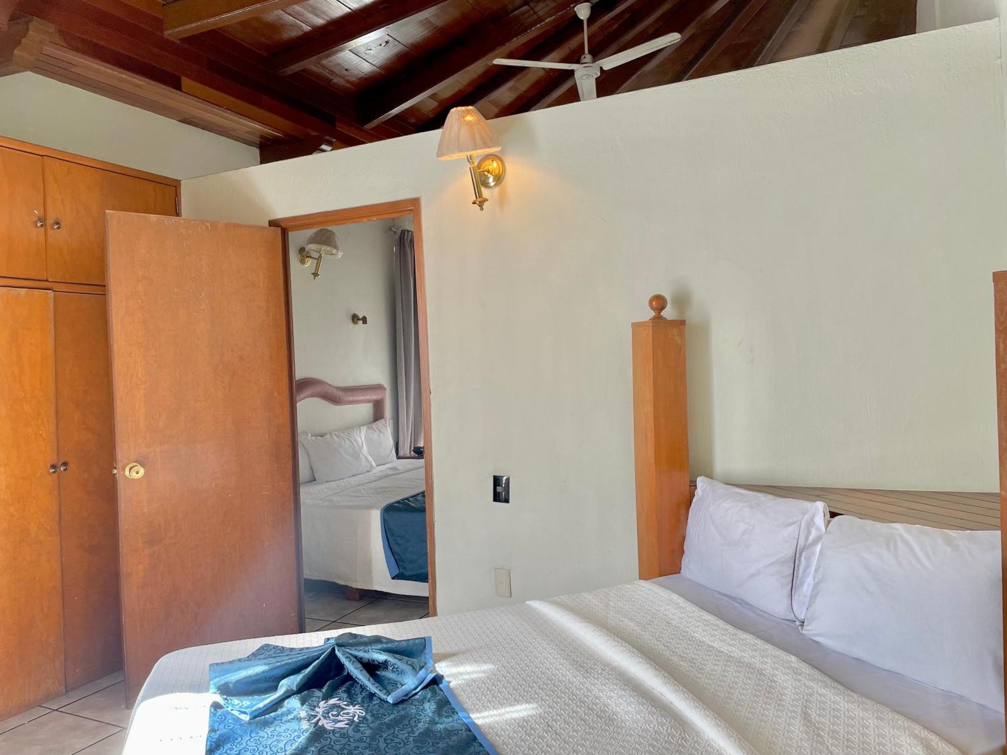 Habitación con 2 camas grandes